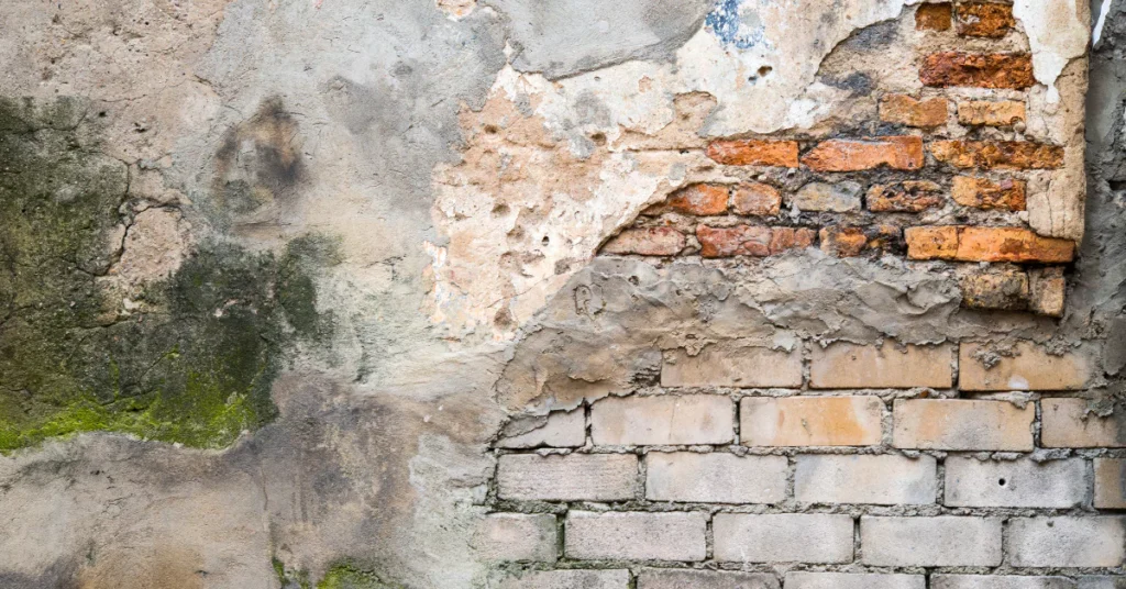 An image showing cracked brickwork in need of repair in Knoxville, TN.